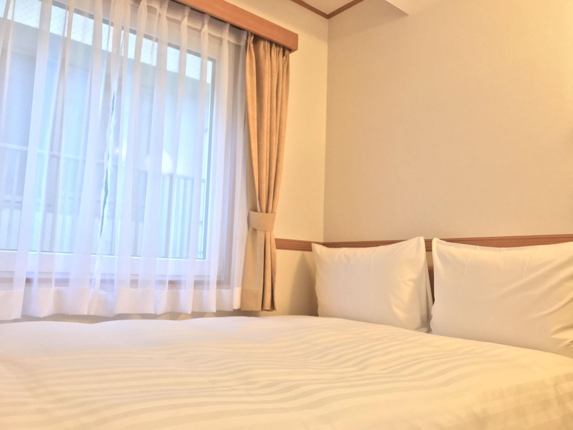 Toyoko Inn Yokohama Tsurumi Eki Higashi Guchi Exterior photo