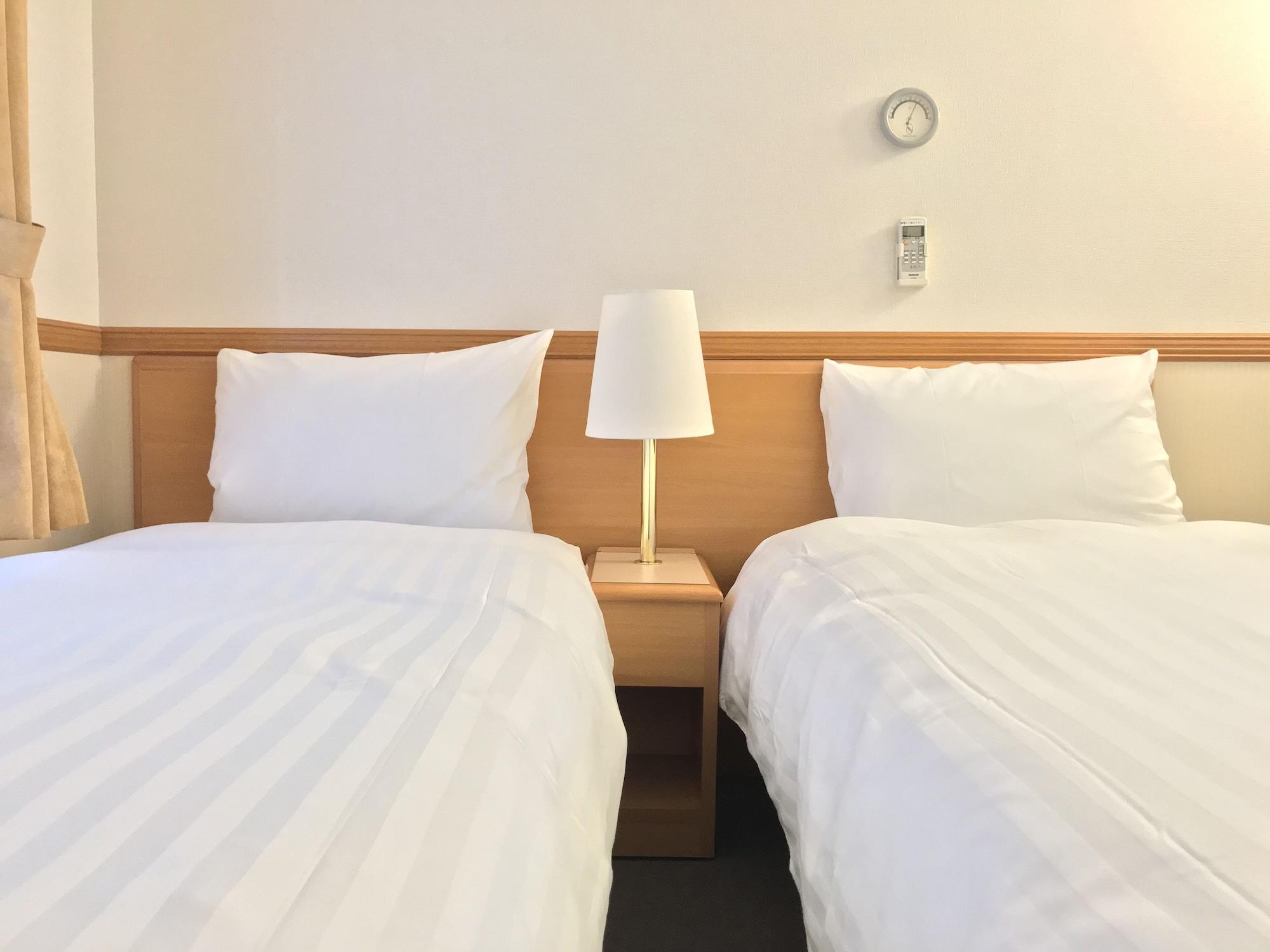 Toyoko Inn Yokohama Tsurumi Eki Higashi Guchi Exterior photo